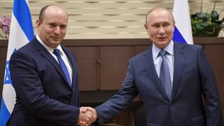 ראש הממשלה, נפתלי בנט, ונשיא רוסיה, ולדימיר פוטין, נועדים לראשונה בעיר סוצ׳י, רוסיה