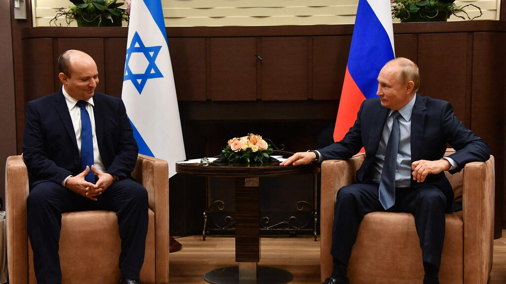Naftali Bennett and Vladimir Putin meeting in Sochi last year (Photo: AFP) ראש הממשלה נפתלי בנט עם נשיא רוסיה ולדימיר פוטין