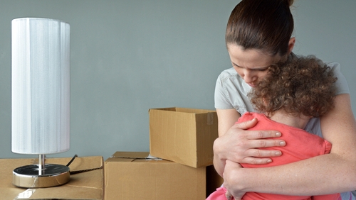 женщина переезд коробки