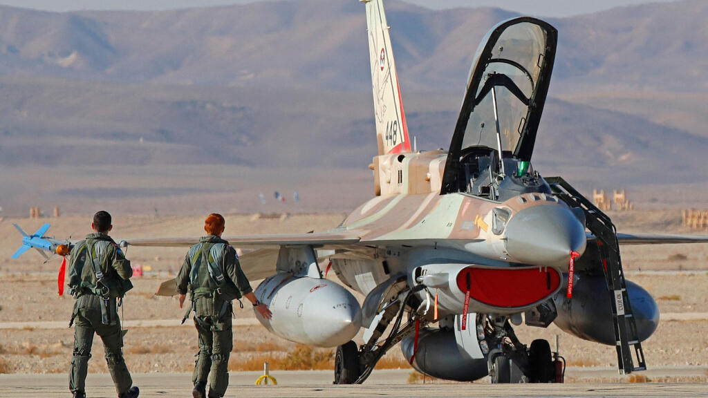 מטוסי מטוס קרב F-16 F16 של חיל האוויר הישראלי ב תרגיל הבינלאומי בלו פלאג Blue Flag ב בסיס עובדה