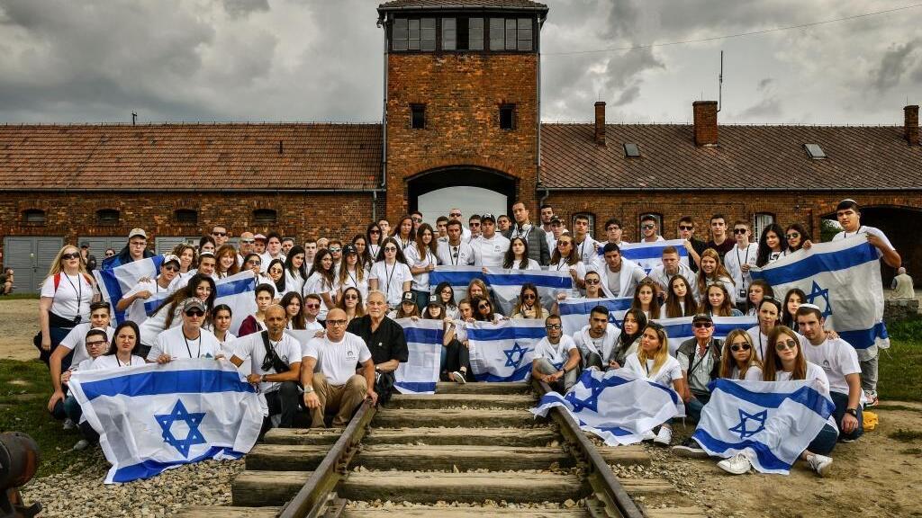 תלמידי כיתה יב' במסע לפולין 