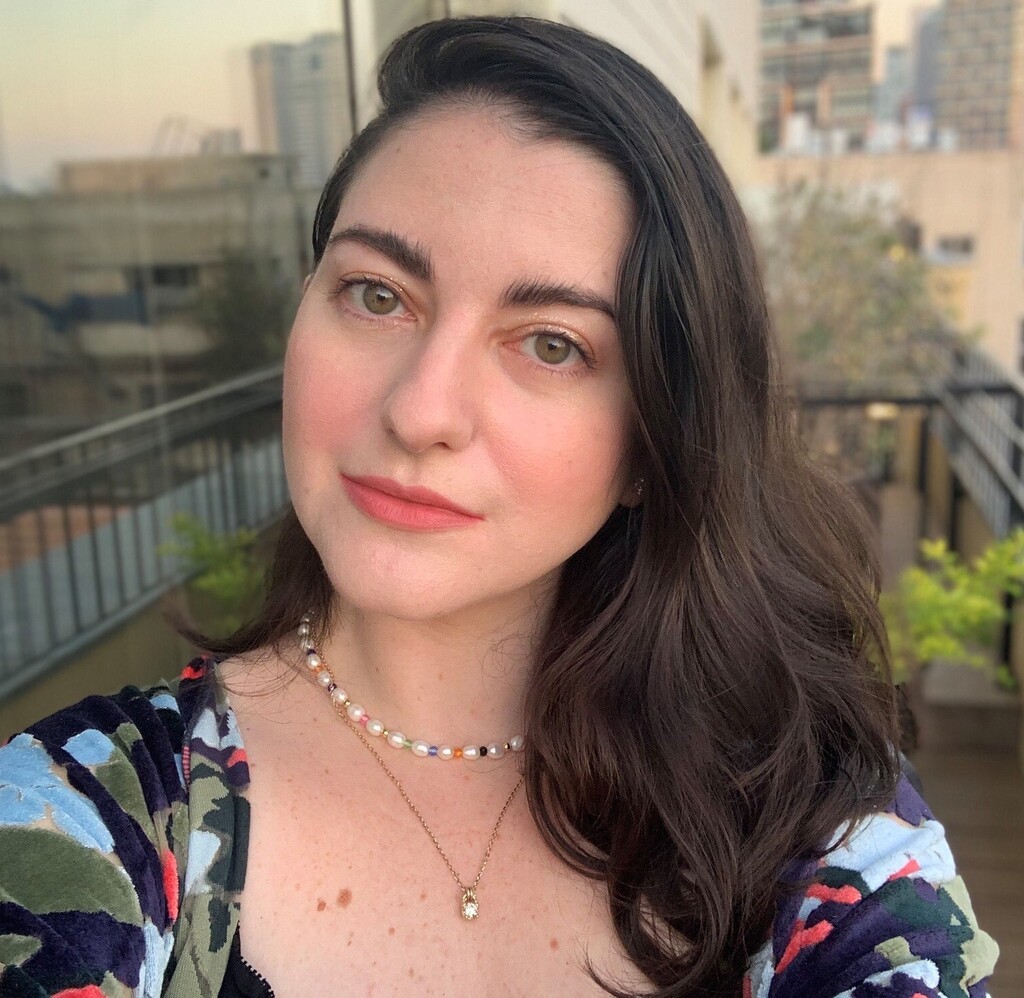 Блогер и инфлюэнсер Люба Шрага довольна своими волосами после ухода средствами Kerastase (Фото предоставлено дьюти-фри James Richardson) Блогер и инфлюэнсер Люба Шрага довольна своими волосами после ухода средствами Kerastase