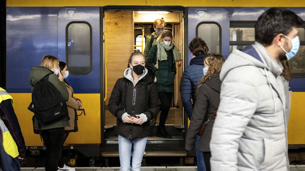 הולנד התפרצות קורונה רכבת ב אוטרכט