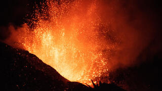 התפרצות הר געש קומברה וייחה ב אי של ספרד לה פאלמה 27 באוקטובר