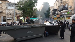 חרדים חוסמים את רחוב יחזקאל בירושלים במחאה על ההחלטה לנתח את גופת הנרצח בבית שמש