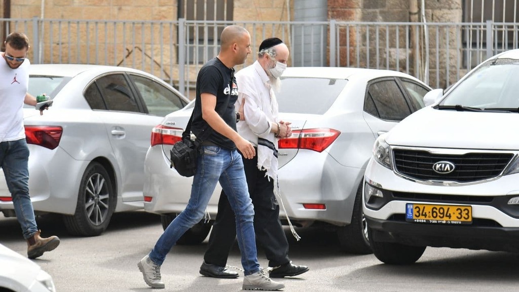 אחד החשודים שנעצרו בפרשת נער שנעדר 35 שנה וברצח מ- 1990 מגיע לחקירה