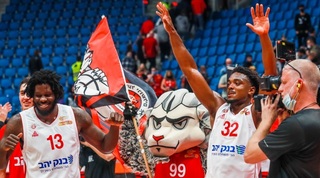 שחקני הפועל ירושלים חוגגים