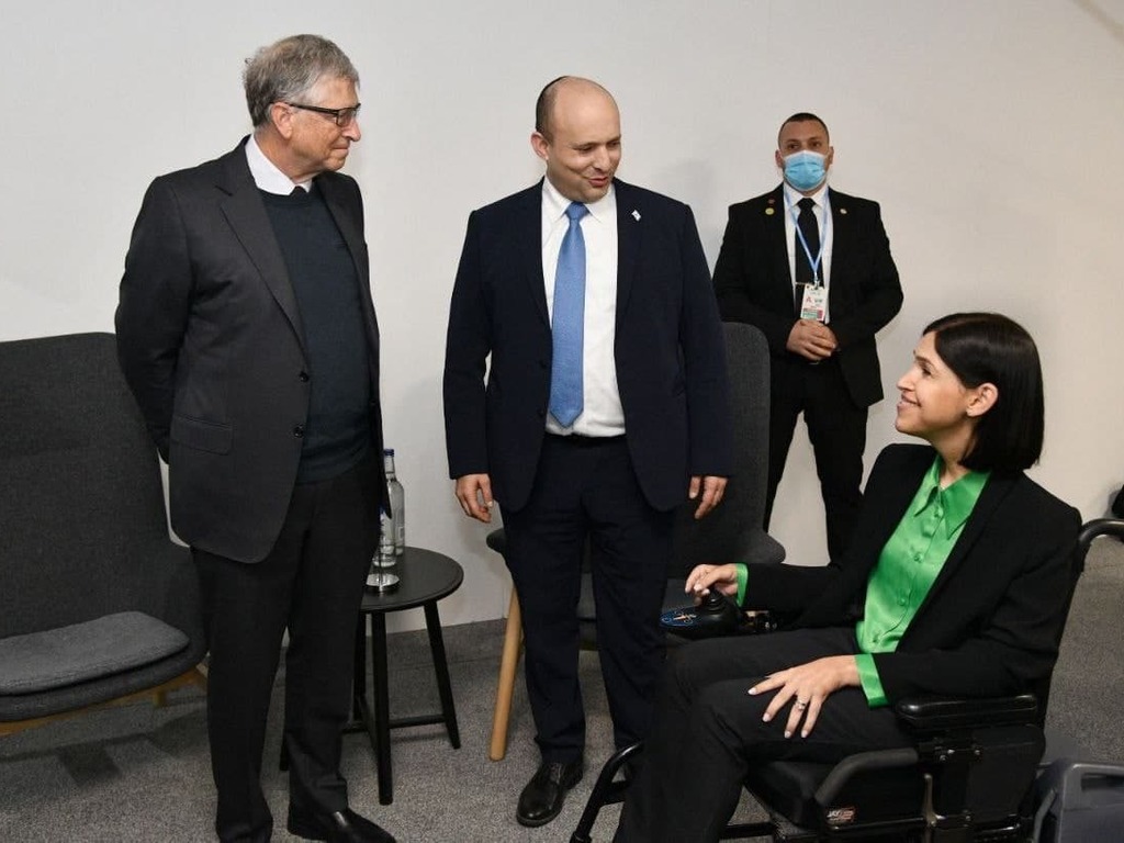 נפתלי בנט וקארין אלהרר בפגישה עם ביל גייטס בוועידת האקלים