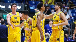 סורקין, טיילור, דיברתולומאו וג'ייק כהן חוגגים