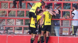 שחקני מכבי נתניה חוגגים