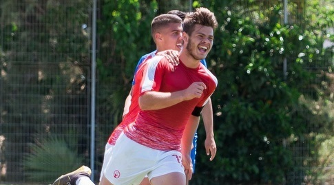 רום אליגון חוגג במדי הפועל ב"ש בנוער  (מערכת ONE)