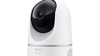 מצלמת אבטחה Indoor Cam 2K Pan & Tilt של Eufy 