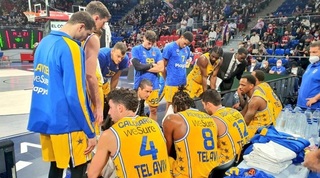 יאניס ספרופולוס ושחקני מכבי ת"א