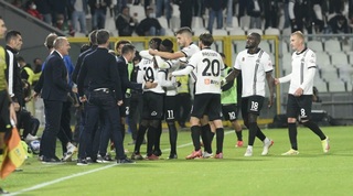 שחקני ספציה חוגגים