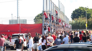 אוהדי הפועל ת"א באימון