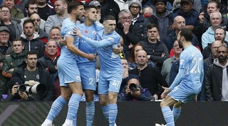 שחקני מנצ'סטר סיטי חוגגים