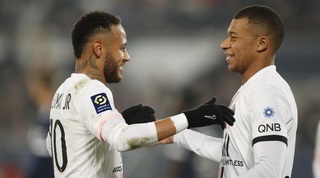 ניימאר ואמבפה חוגגים