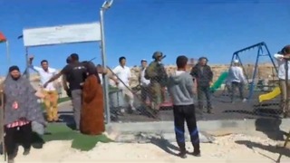 מתנחלים מונעים כניסה מפלסטינים לגן משחקים בכפר סוסיא