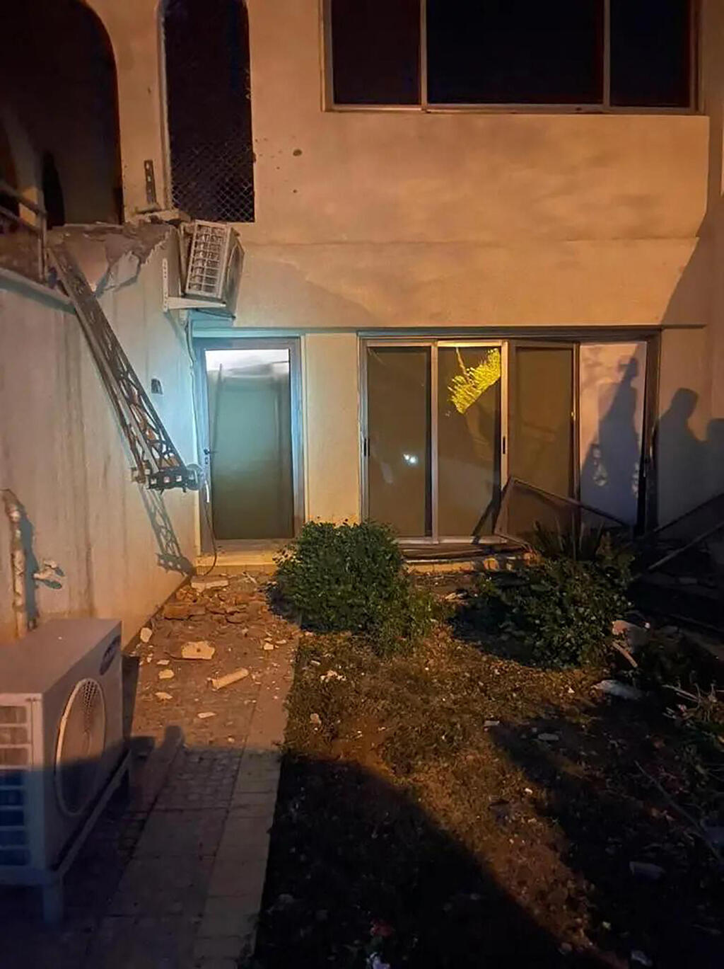 ביתו של ראש ממשלת עיראק מוסטפא אל-כאזמי לאחר ניסיון ההתנקשות