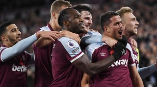 שחקני ווסטהאם חוגגים