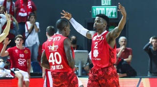 אייק אירייבו חוגג