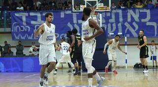 שחקני אליצור אשקלון חוגגים