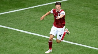 באומגארטנר חוגג