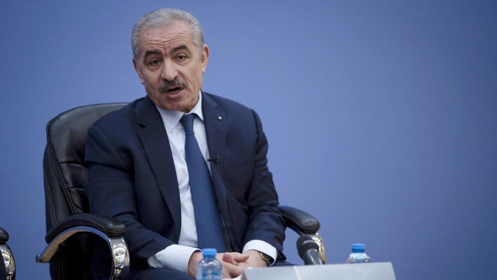 Palestinian Prime Minister Mohammad Shtayyeh, right, holds a briefing with members of the Foreign Press Association (FPA), in the West Bank city of Ramallah 