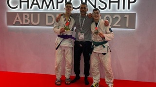 האחים בורשטיין עם המדליות