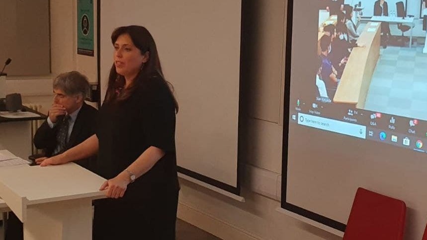Ambassador Hotoveley speaking to students at LSE on Tuesday (Photo: Israeli Embassy, London) ציפי חוטובלי מרצה בפני סטודנטים רגע לפני שהוברחה