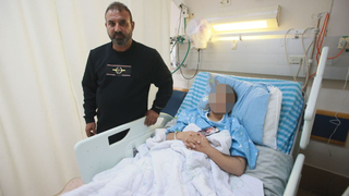 הנערה שנורתה ברהט לצד אביה בבית חולים סורוקה
