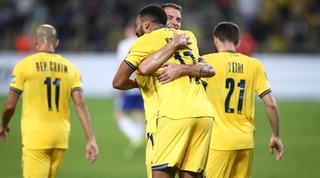 ברנדלי קוואס חוגג עם אנריק סבוריט