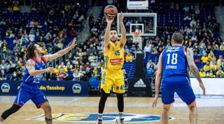 תמיר בלאט זורק לסל