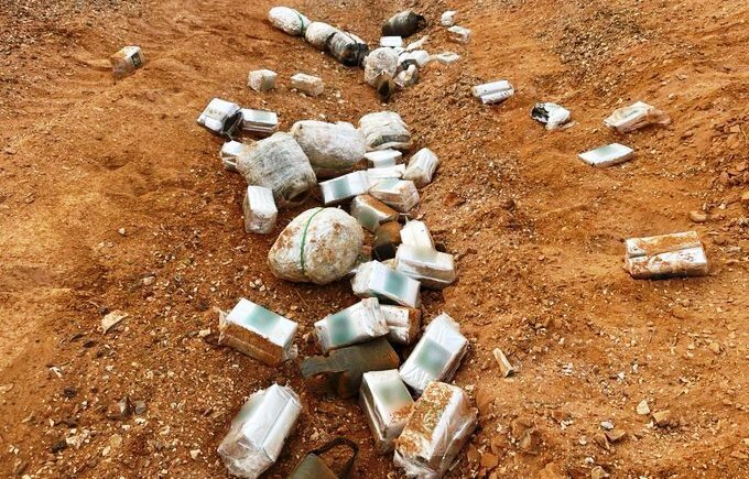 Three hundred kilograms of drugs seized by Israeli forces along Egyptian border in failed smuggling attempt (Photo: IDF) The seized drugs