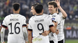 הגרמנים חוגגים עם תומאס מולר