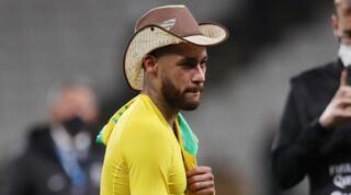 ניימאר עם כובע הבוקרים