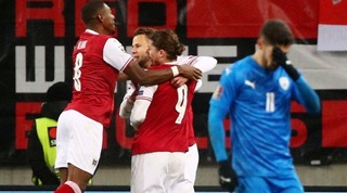 מנור סולומון מאוכזב, אוסטריה חוגגת