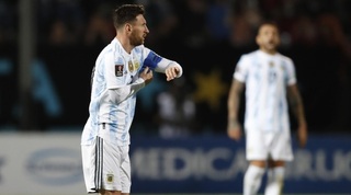 ליאו מסי עולה מהספסל