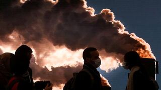 מביטים בתמונה של זיהום משריפת דלק מאובנים