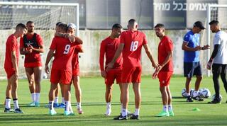 שחקני הפועל ב"ש באימון
