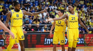 ננאלי וריינולדס מרוצים