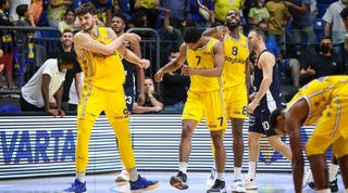 ריינולד, טיילור וסורקין אחרי הסל ששלח את המשחק להארכה שנייה