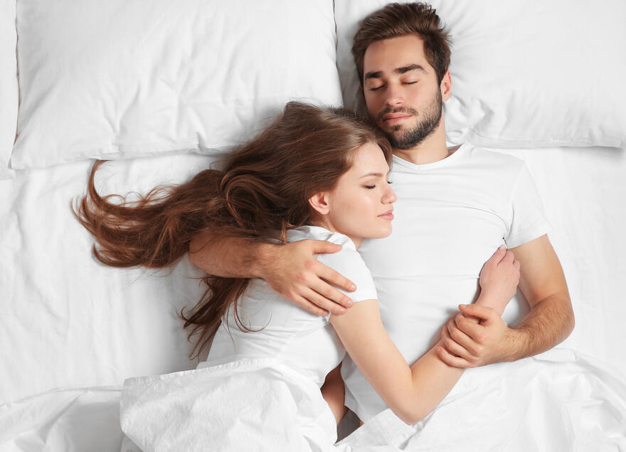 Intimacy (Photo: Shutterstock) בני זוג ישנים יחד