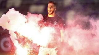 איתמר ניצן מוציא אבוקה מכר הדשא