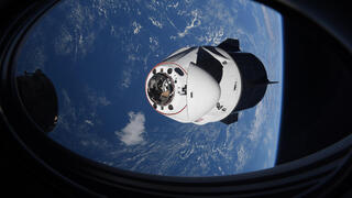 קפסולה קפוסלת דראגון של ספייס איקס Spacex spacex מגיעה ל תחנת החלל הבינלאומית חלל