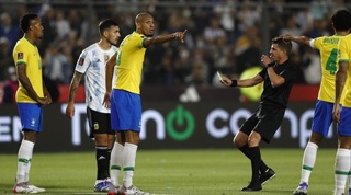 השופט במשחק בין ארגנטינה לברזיל