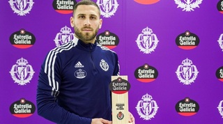 שון וייסמן עם תואר שחקן החודש