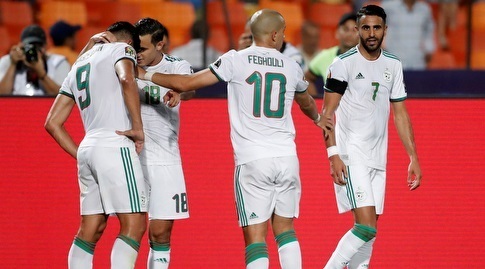 שחקני אלג'יריה חוגגים