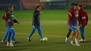 צ'אבי עם השחקנים באימון המסכם