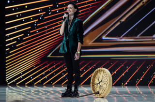 Кама Камилла во время выступления на программе "Х-Фактор на Евровидение".